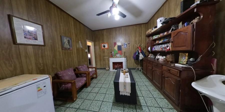 Foto de Casa en Venta en Banfield con otra casa en el fondo, imagen 5