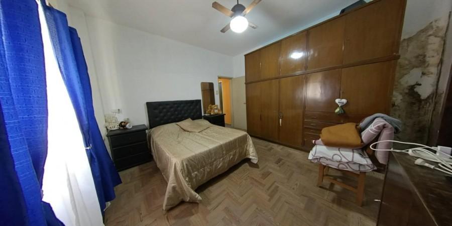 Foto de Casa en Venta en Banfield con otra casa en el fondo, imagen 3