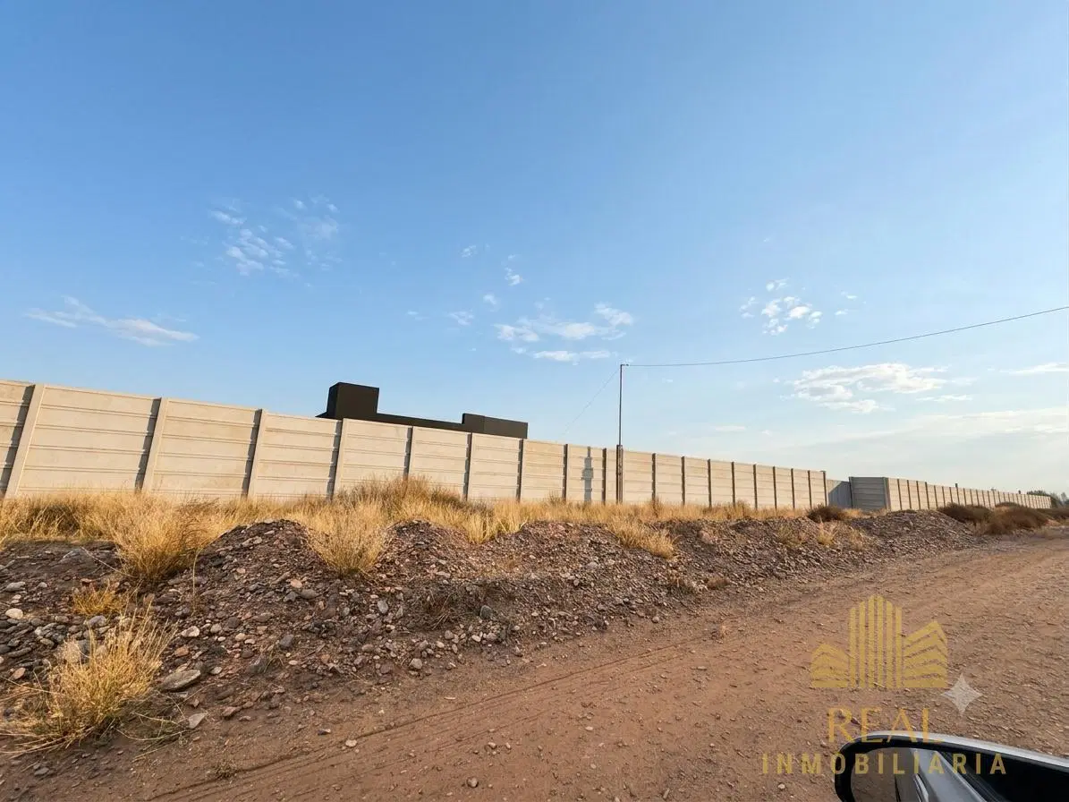 Alquiler Predio de 5000 m2 con Oficina moderna y base operativa en Centenario, Neuquén. 4
