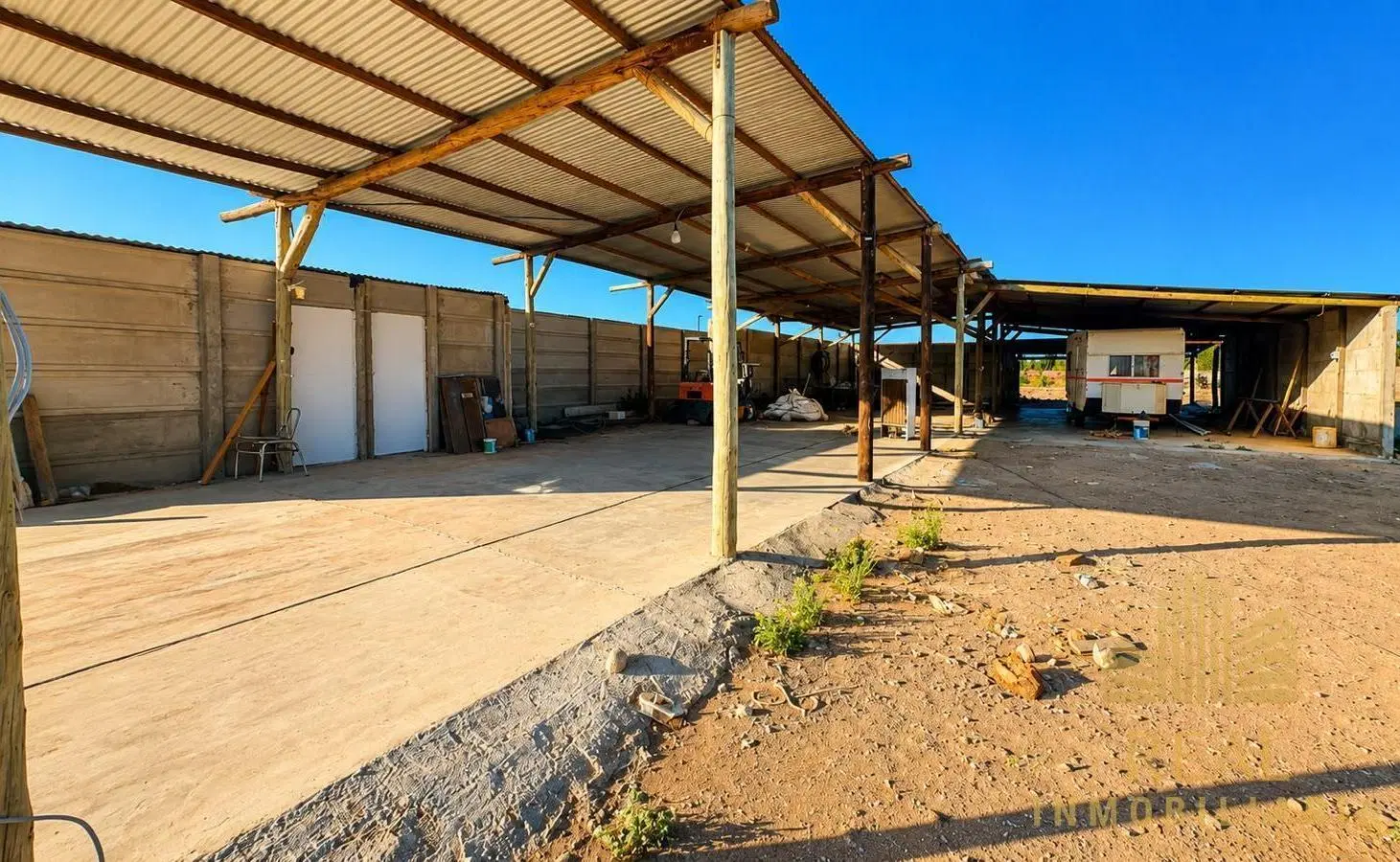 Alquiler Predio de 5000 m2 con Oficina moderna y base operativa en Centenario, Neuquén. 2