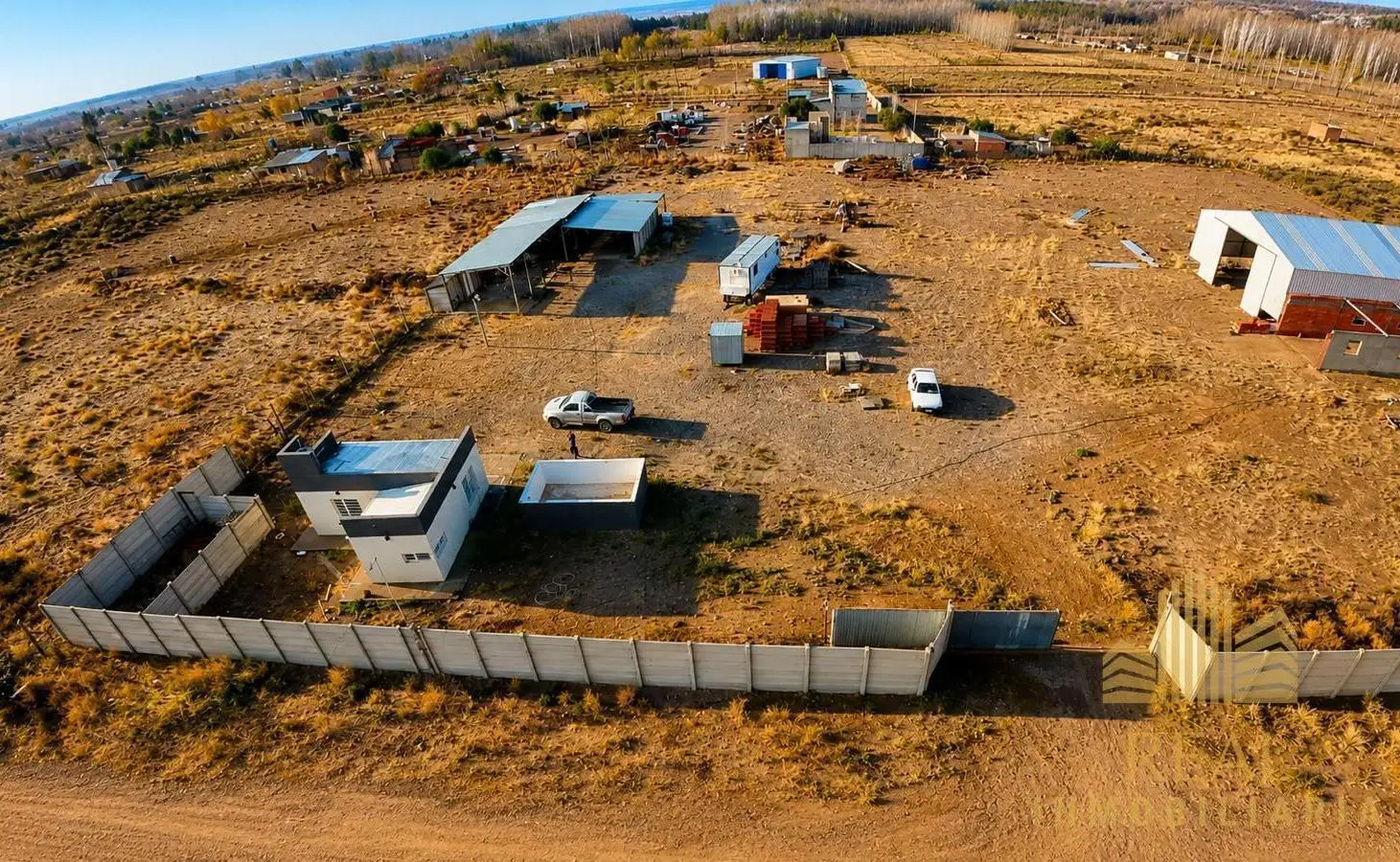 Alquiler Predio de 5000 m2 con Oficina moderna y base operativa en Centenario, Neuquén. 3
