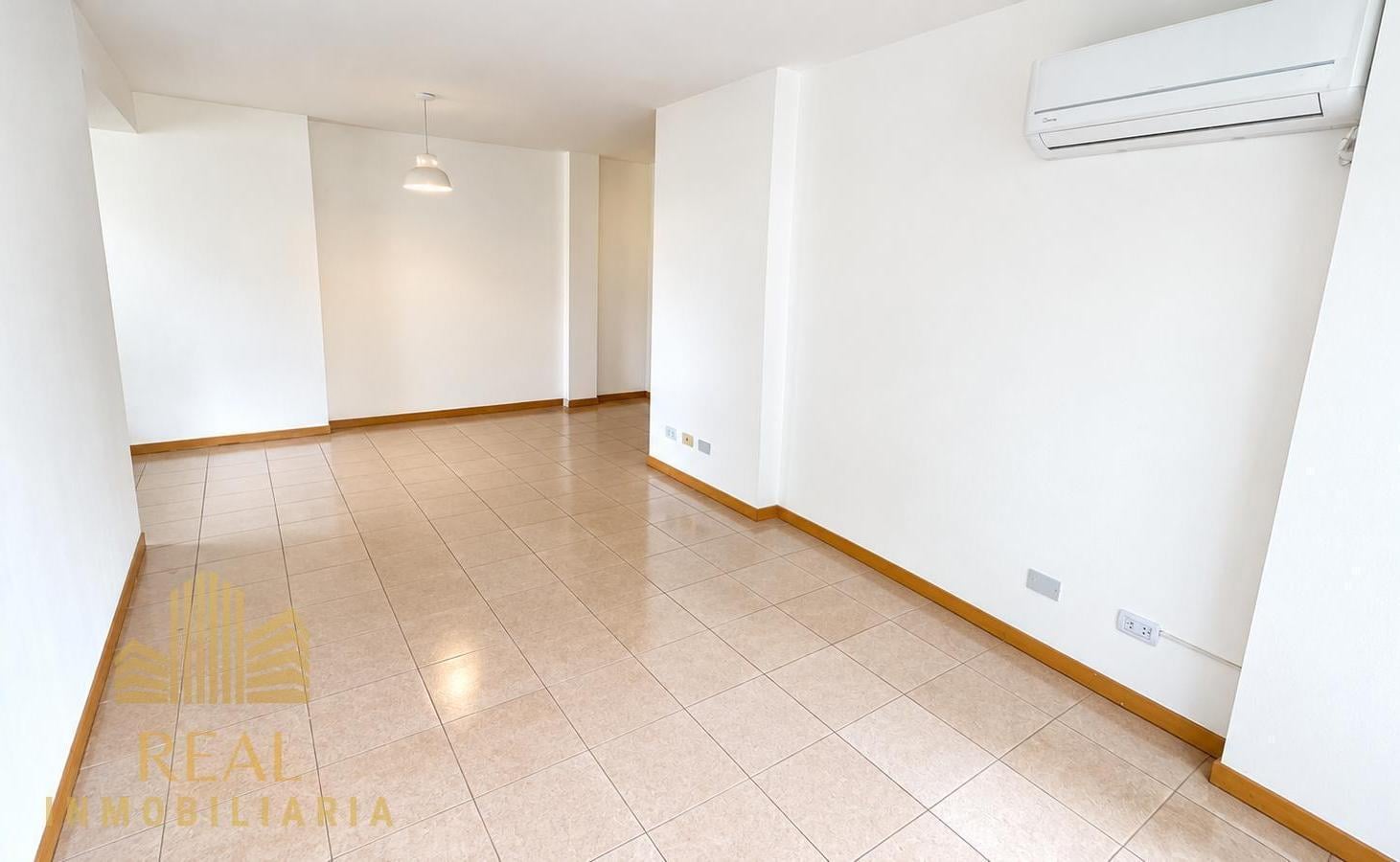 Foto de Alquiler Departamento 2 dormitorios con cochera y balcón, Centro Este, imagen 2