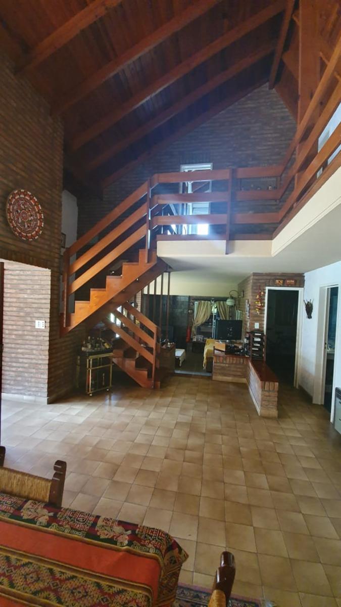 Chalet Sobre Golf en San Miguel Country de Ghiso 2