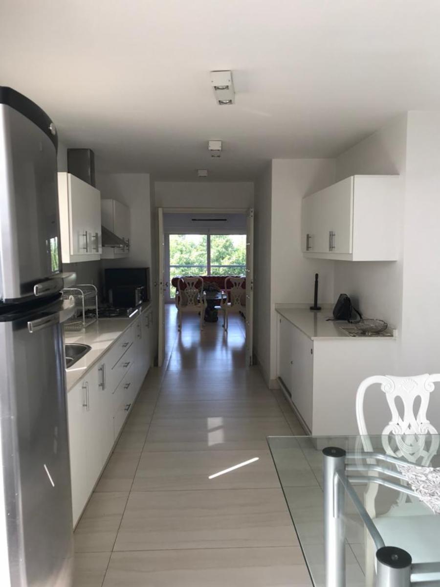 Venta de Departamento de Categoría en Esmeralda II. 1