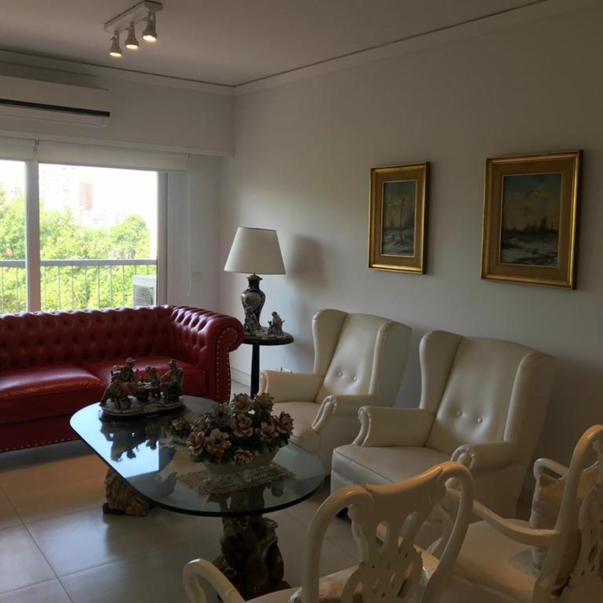 Venta de Departamento de Categoría en Esmeralda II. 4