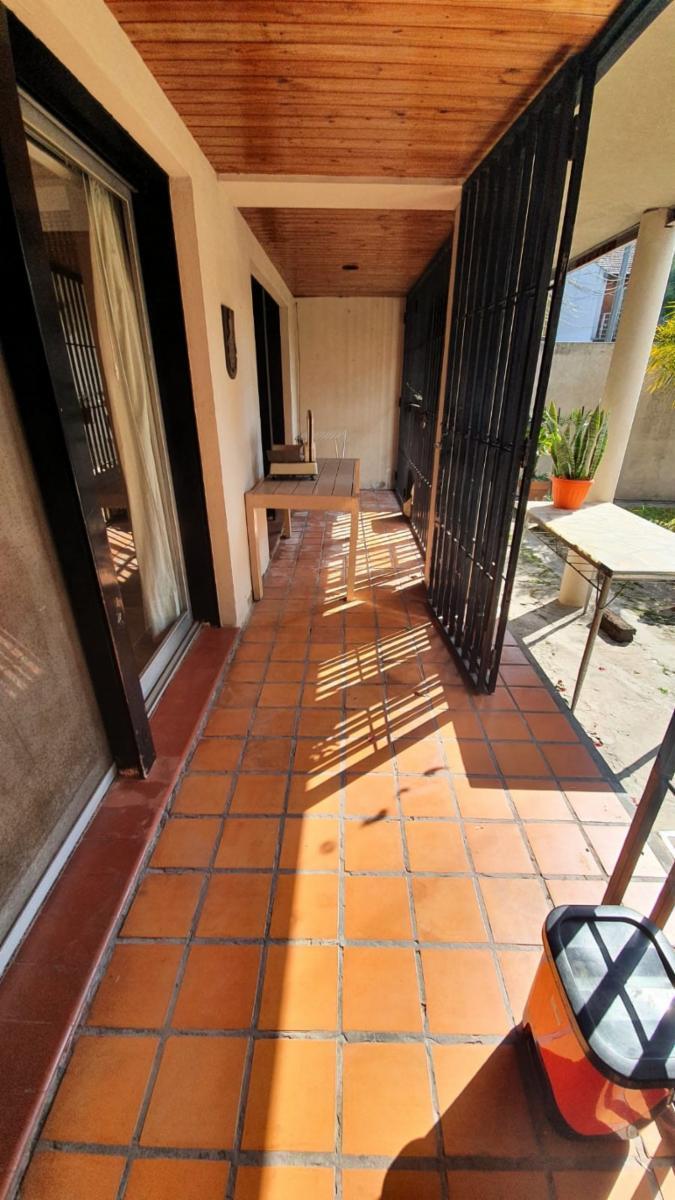 Casa en Venta de Tres Dorm., Posible Permuta por Departamentos. 4