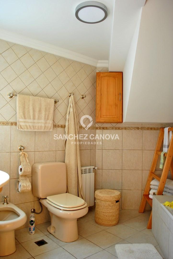 Casa Chalet en Venta Ubicado en Costa del Sol, Bariloche, Patagonia 2