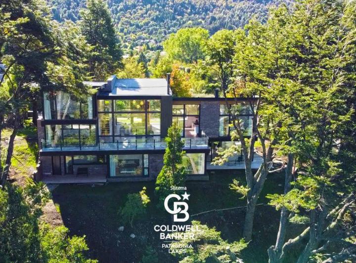 Increíble casa en Alquiler Temporario en Arelauquen Golf
