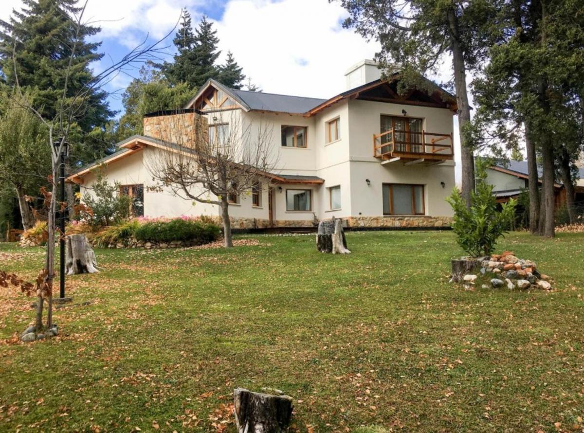 Casa en venta 4 ambientes en Bariloche con vista parcial al lago