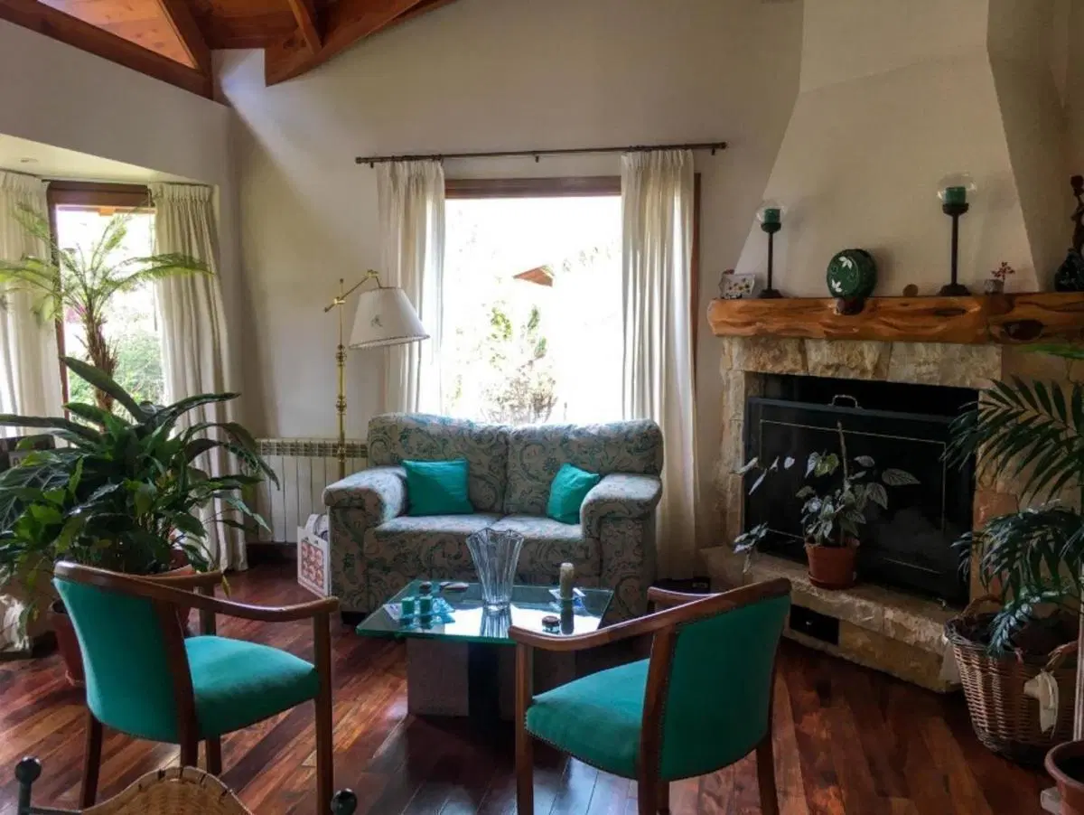 Casa en venta 4 ambientes en Bariloche con vista parcial al lago 3
