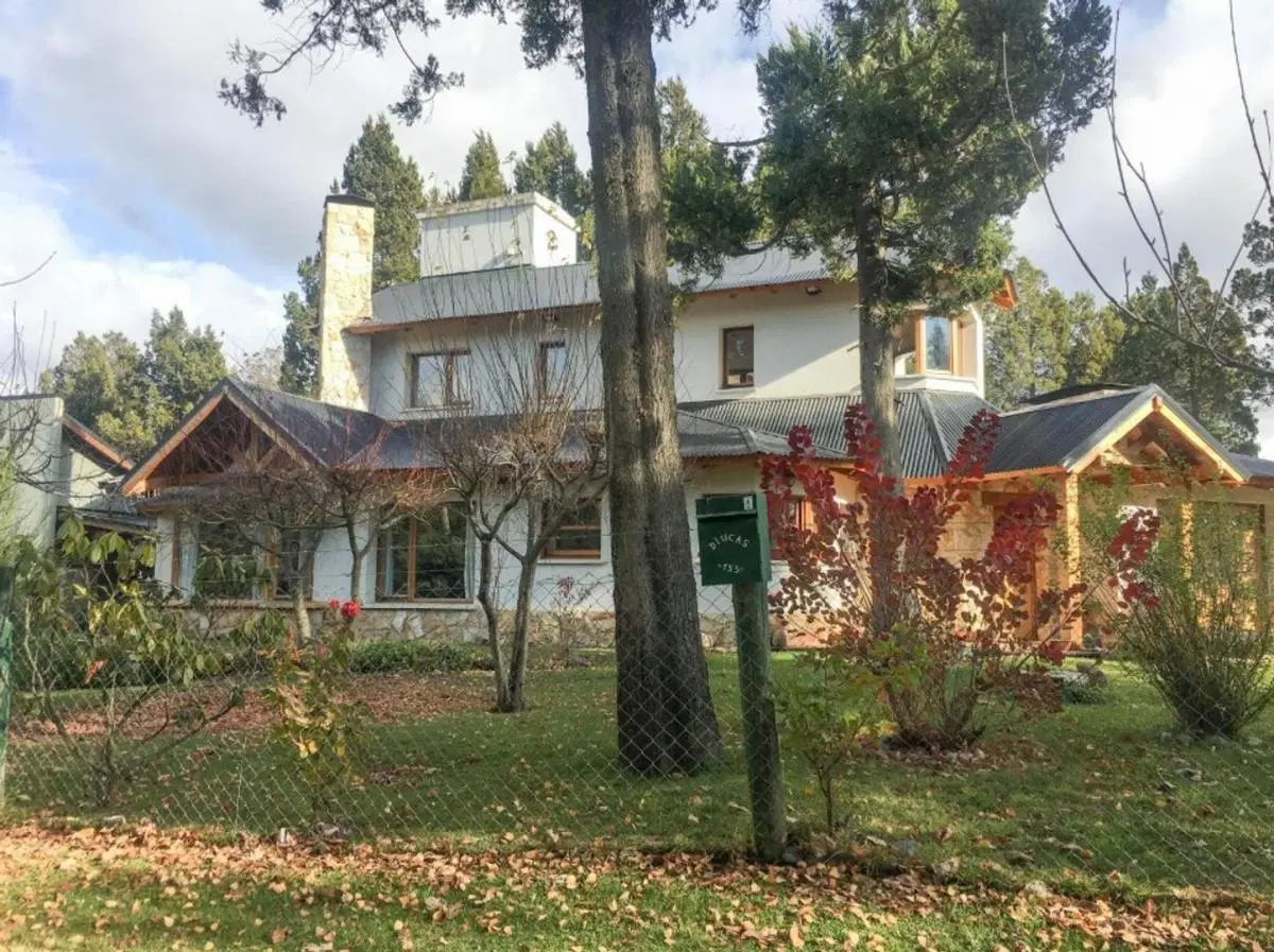 Casa en venta 4 ambientes en Bariloche con vista parcial al lago 4