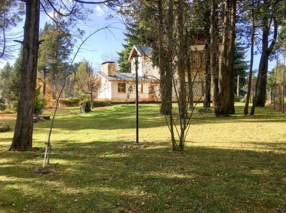 Casa en venta 4 ambientes en Bariloche con vista parcial al lago 2