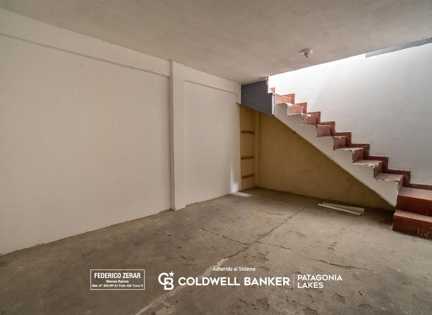 Local comercial en venta 2 pisos en Galeria Nahuel Huapi sobre calle Mitre (Centrico) 4