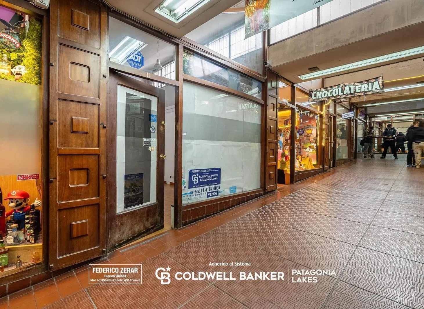 Local comercial en venta 2 pisos en Galeria Nahuel Huapi sobre calle Mitre (Centrico) 2