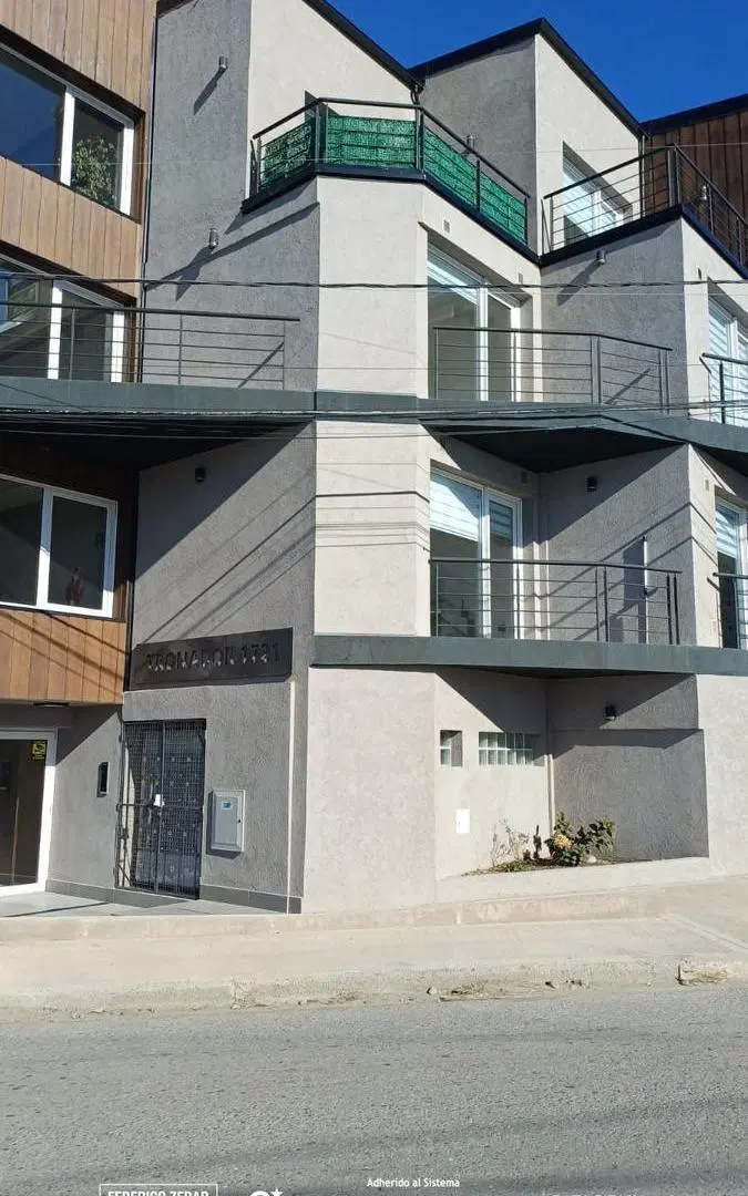 VENTA -departamento con cochera- 4