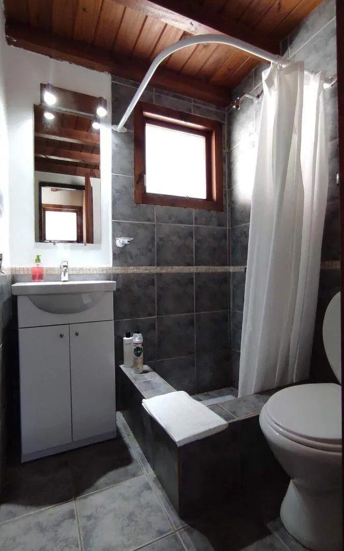 Alquiler Cabaña 1 dorm en Complejo con jardin y parrilla Vista al Lago Bustillo km 21 3