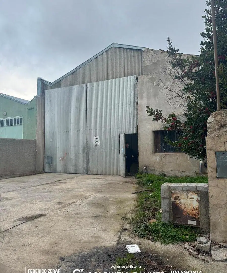 Terreno con Galpón en venta de 400m2 factibilidad para desarrollo Bariloche 4