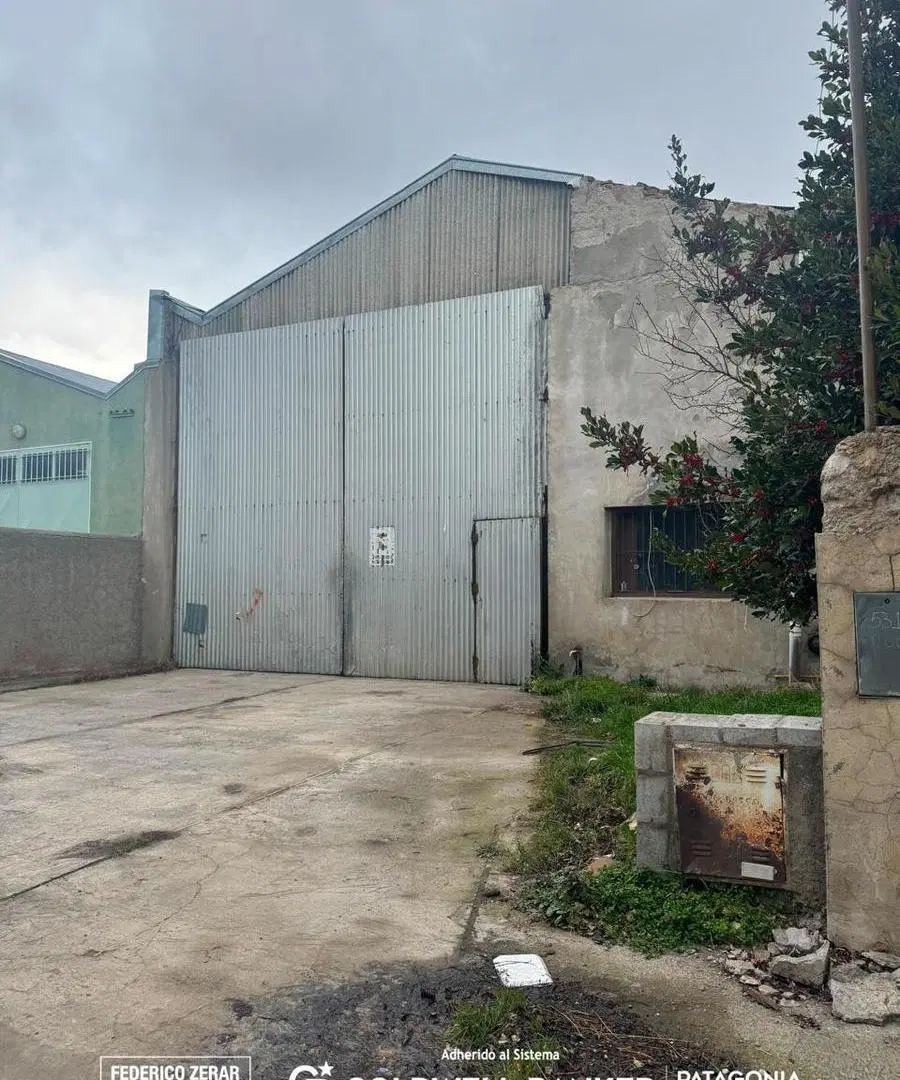 Terreno con Galpón en venta de 400m2 factibilidad para desarrollo Bariloche 2