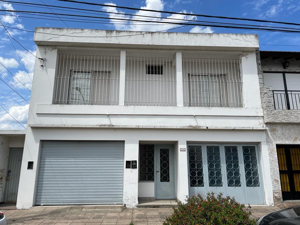 Casa en PB de tres dormitorios y garage