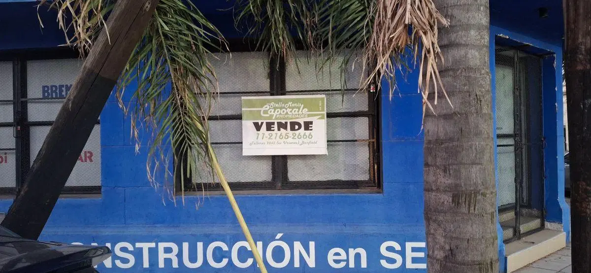 LOCAL EN ESQUINA 4