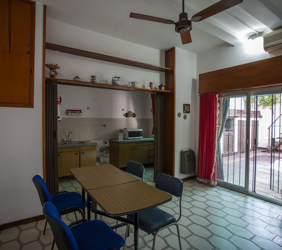 Casa de 3 Dorm. + Local en Venta Patio con Parrilla 5