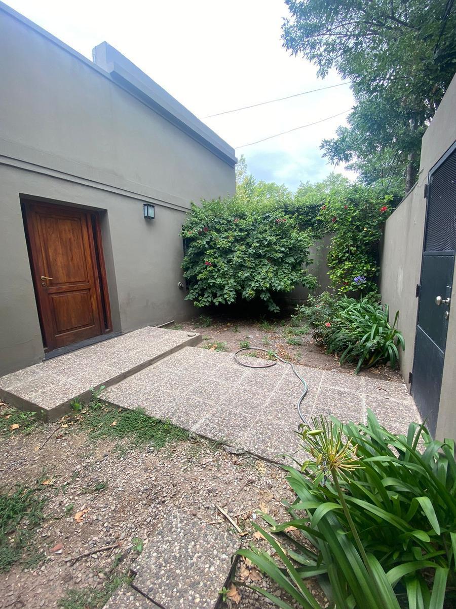 Casa en Venta de 5 Ambientes. con Patio y Garaje 5