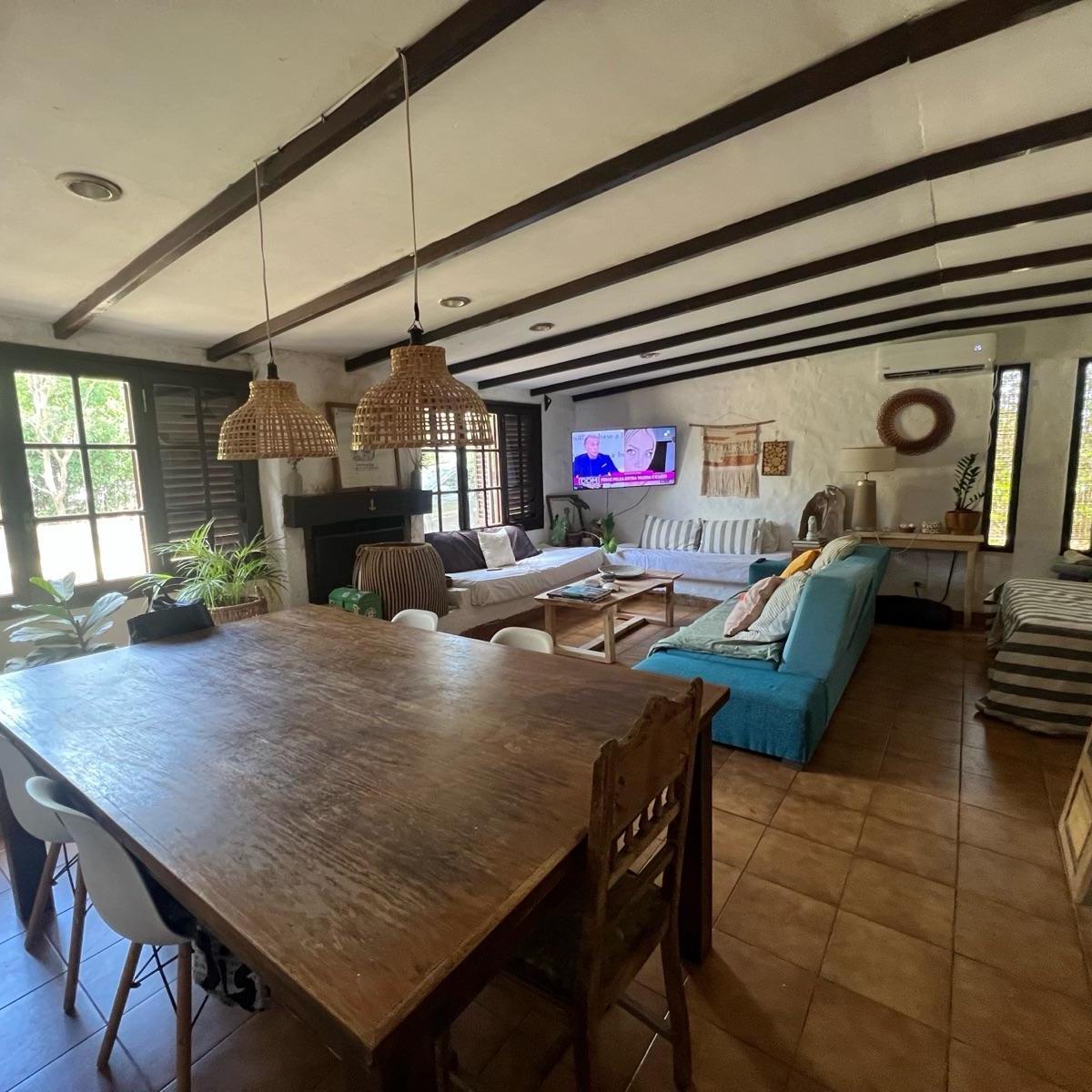 Encanto histórico rodeado de naturaleza – Casa con arboleda