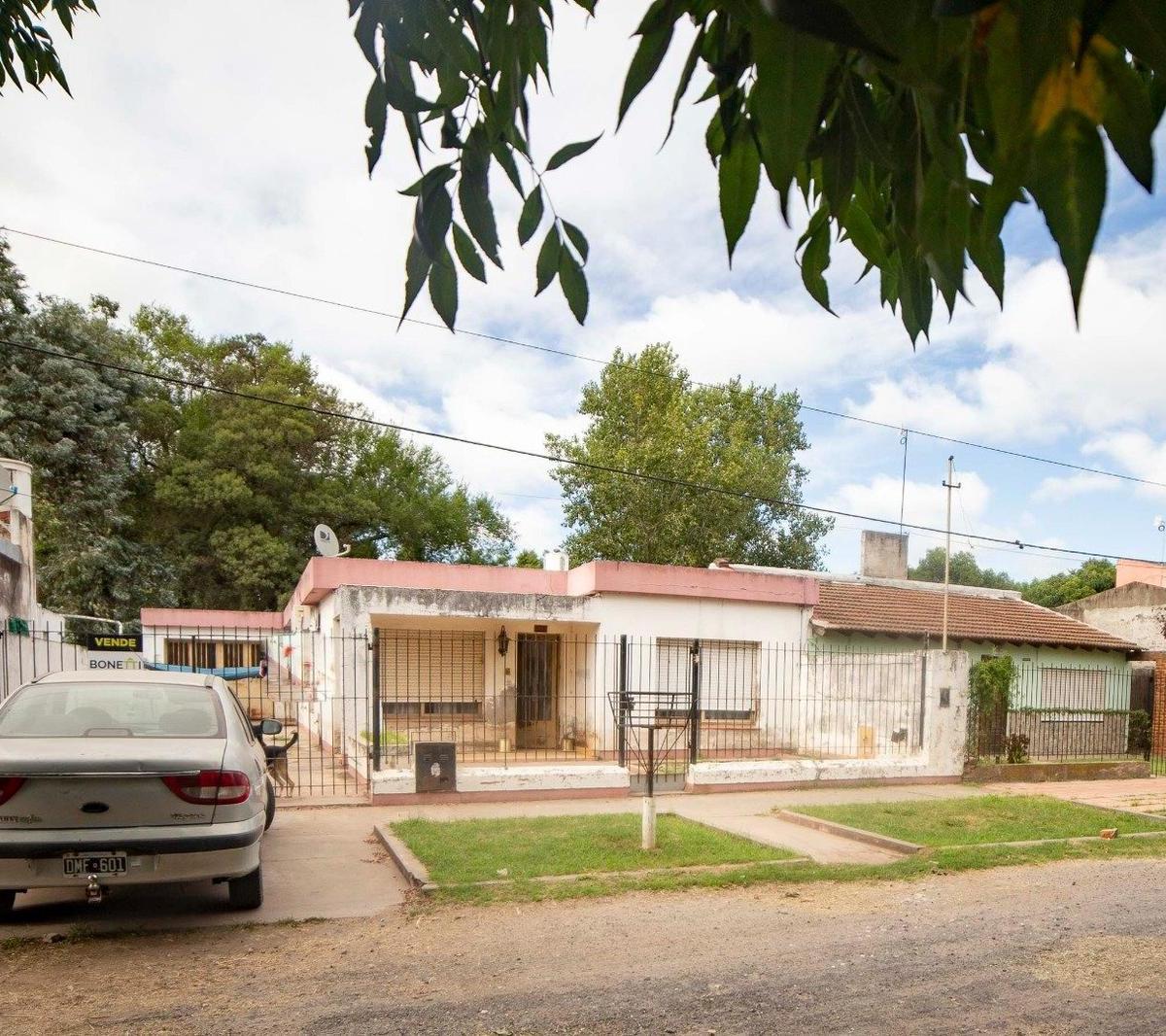Casa 3 Ambientes Amplio Terreno, Cochera Excelente Zona 5