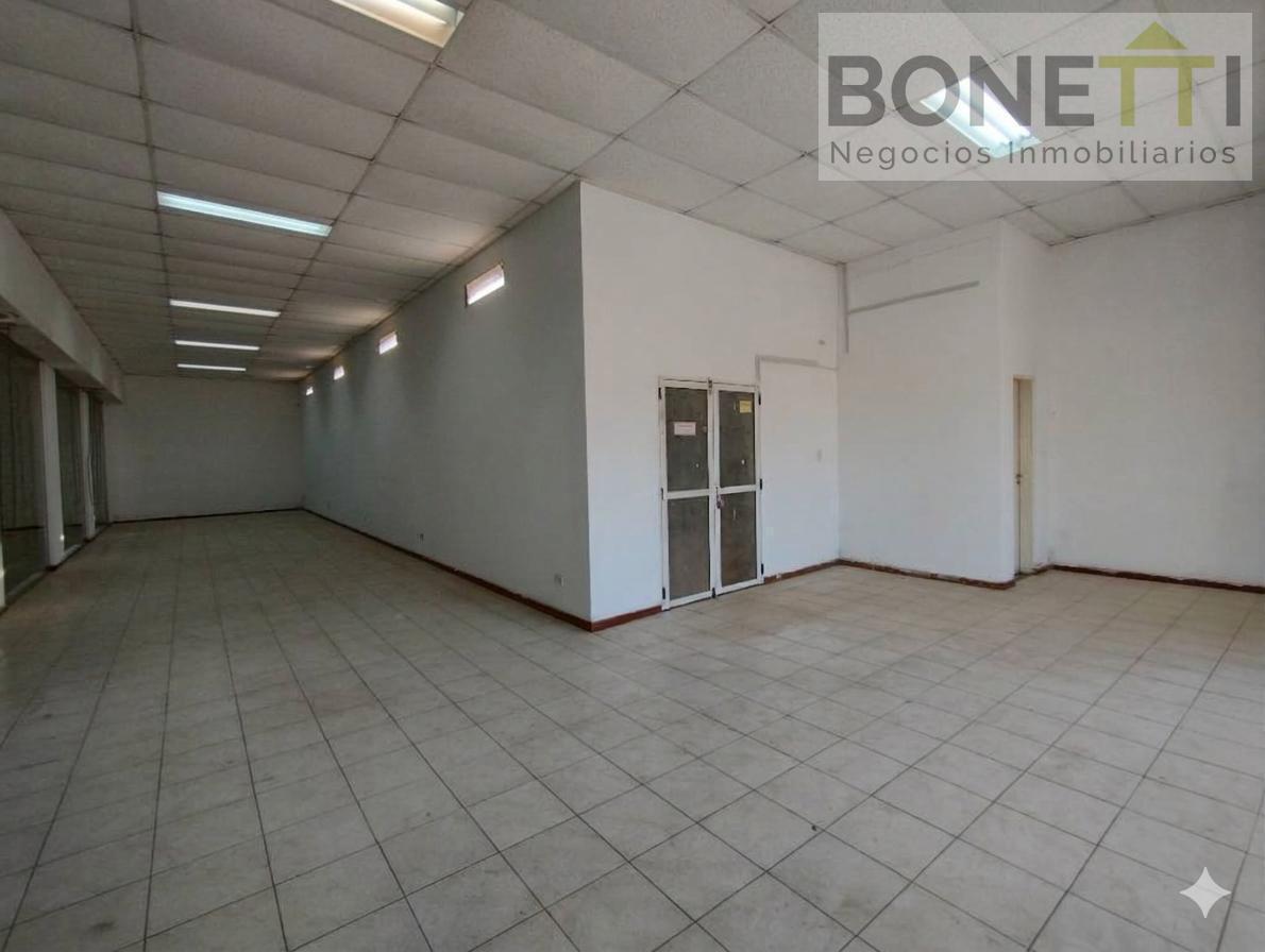 Foto de Local de 100mts en venta en Mercedes., imagen 3