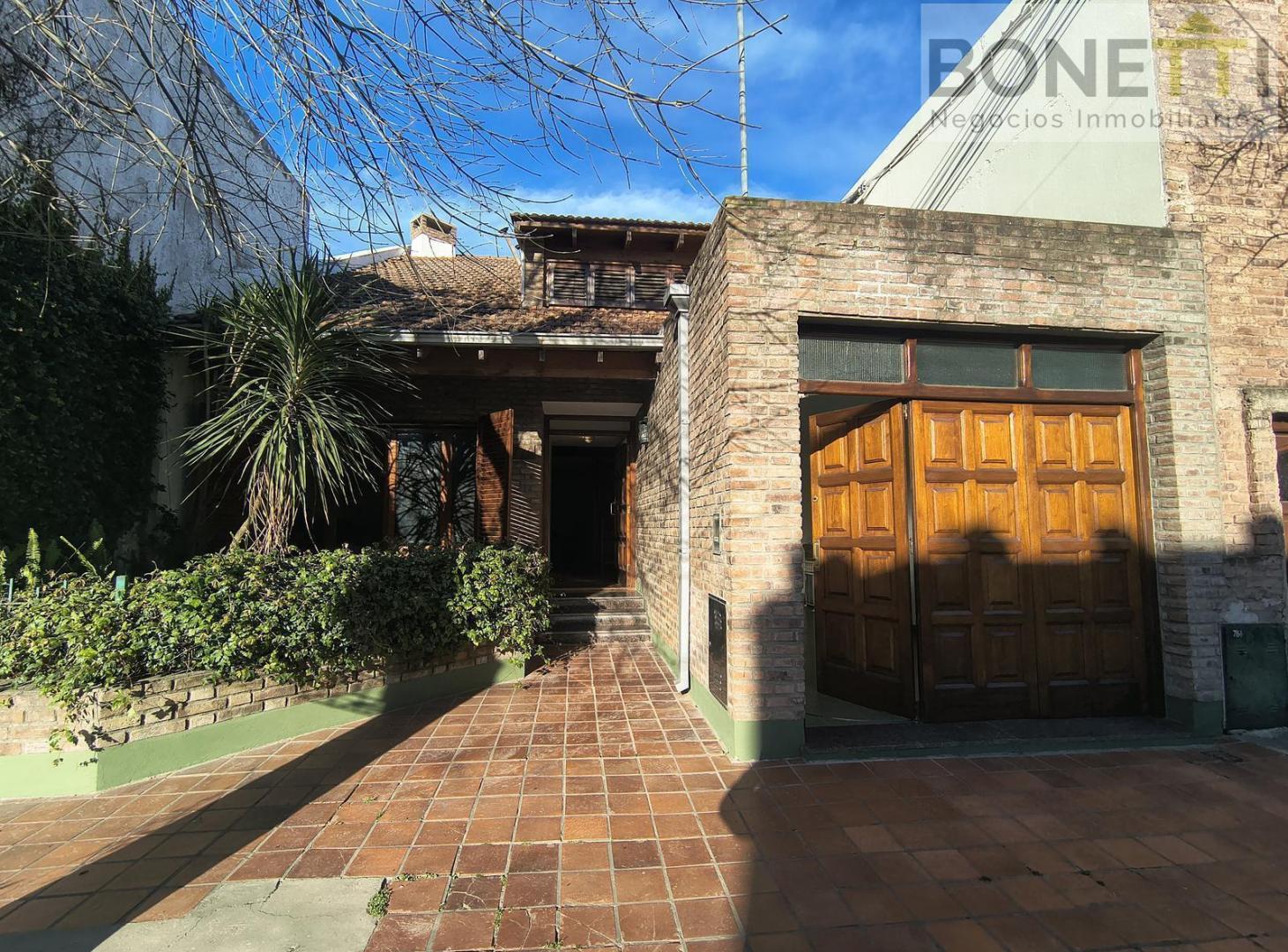 Foto de Casa de 3 dormitorios, garage y pileta en el centro de Mercedes, imagen 2