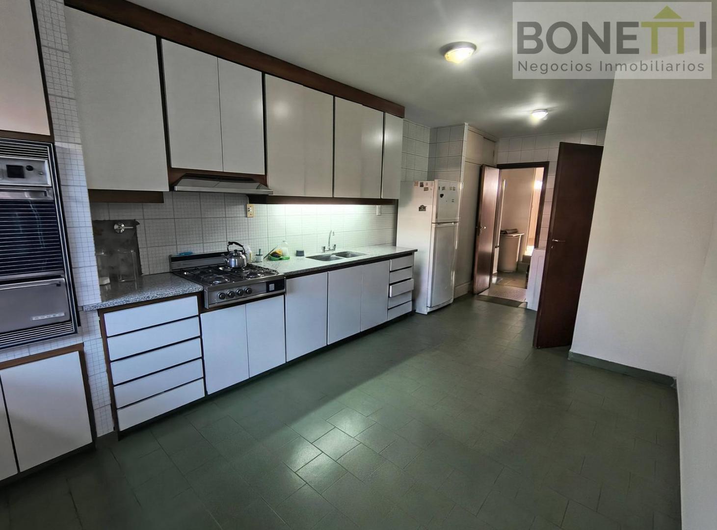 Foto de Casa de 3 dormitorios, garage y pileta en el centro de Mercedes, imagen 5