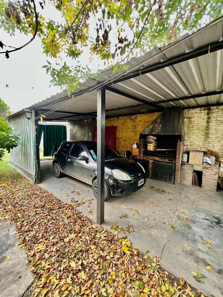 Casa sobre gran lote en Monte Grande