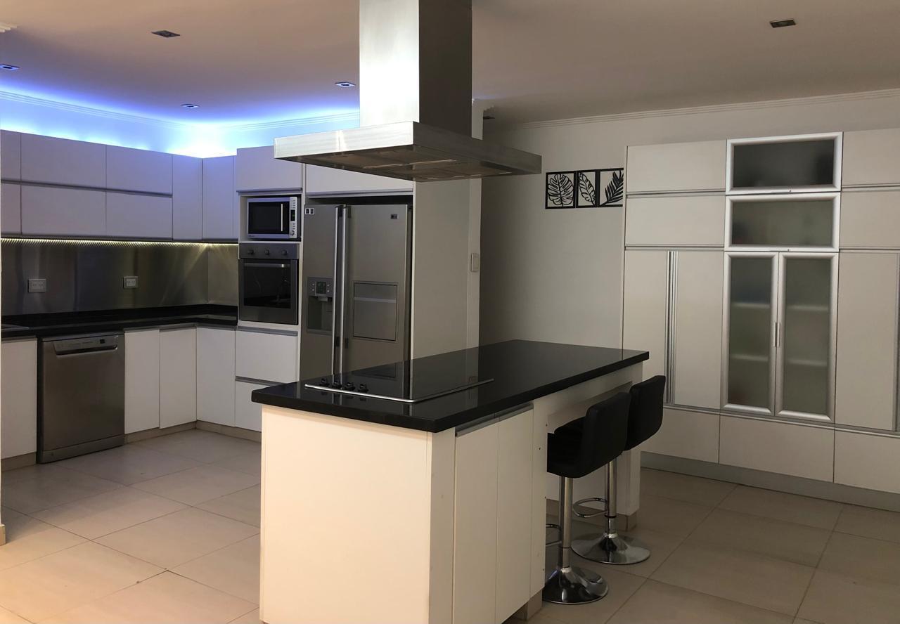 Casa moderna de 3 ambientes ubicada en Banfield Este