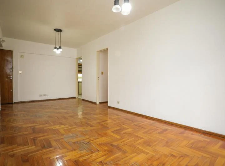 Alquiler - Departamento de Tres Ambientes con cochera en Villa Urquiza. Imperdible! 3