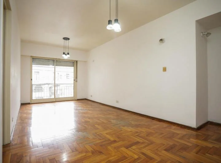 Alquiler - Departamento de Tres Ambientes con cochera en Villa Urquiza. Imperdible! 1