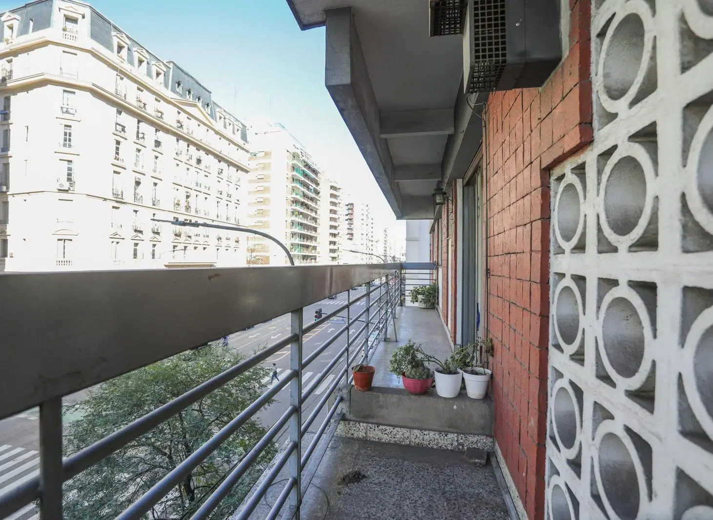 Departamento de 4 ambientes en Caballito al frente. Inmejorable ubicación! 2