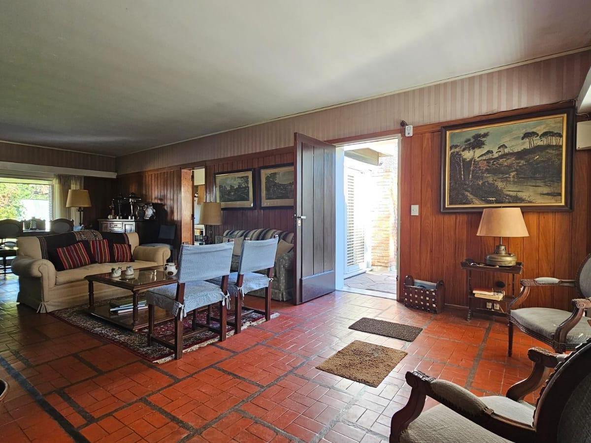 Foto de CASA EN VENTA EN LUJÁN 4 DORMITORIOS, GALERÍA CON PARRILLA, JARDÍN Y, imagen 3