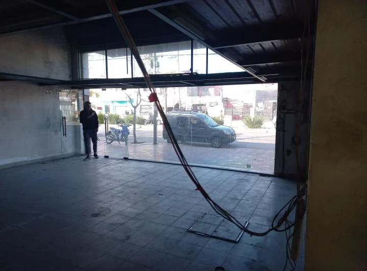 Foto de LOCAL CON DEPOSITO Y OFICINAS OPCION DE VIVIENDA, imagen 2