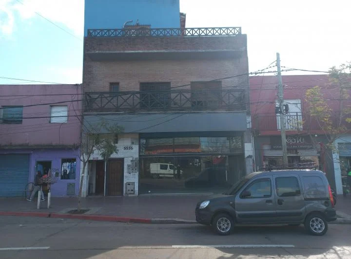 LOCAL CON DEPOSITO Y OFICINAS OPCION DE VIVIENDA