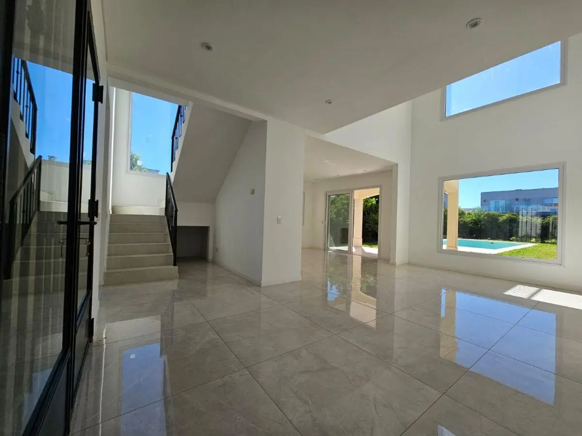 CASA EN VENTA PUERTOS DE ESCOBAR 3