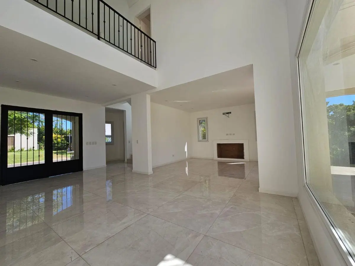 CASA EN VENTA PUERTOS DE ESCOBAR 5
