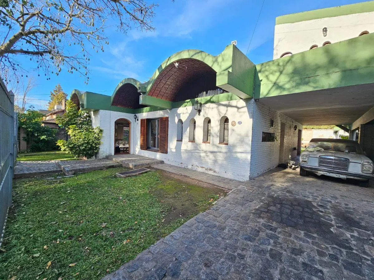 VENTA CASA 5 AMBIENTES CON JARDÍN PILETA DEPENDENCIA Y COCHERA EN SAN ISIDRO 3