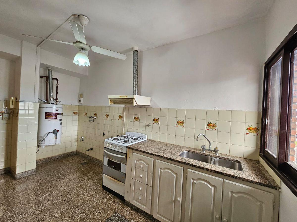Foto de PH con 1 dormitorio y gran balcón en alquiler en Martínez, imagen 5