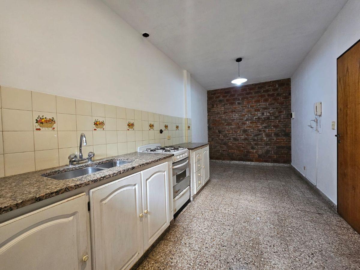 Foto de PH de 2 ambientes con balcón y patio en alquiler en Martínez, imagen 5