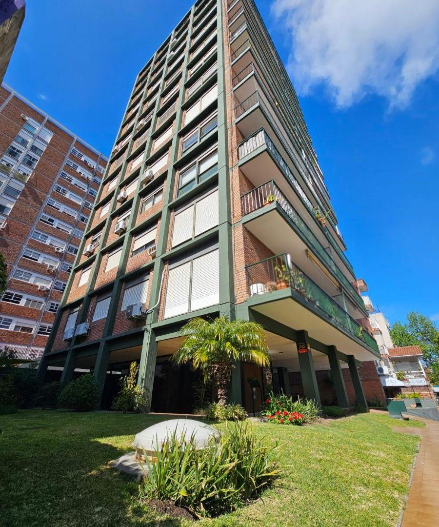 Foto de Departamento con 2 dormitorios cochera y baulera en venta en Martínez, imagen 1
