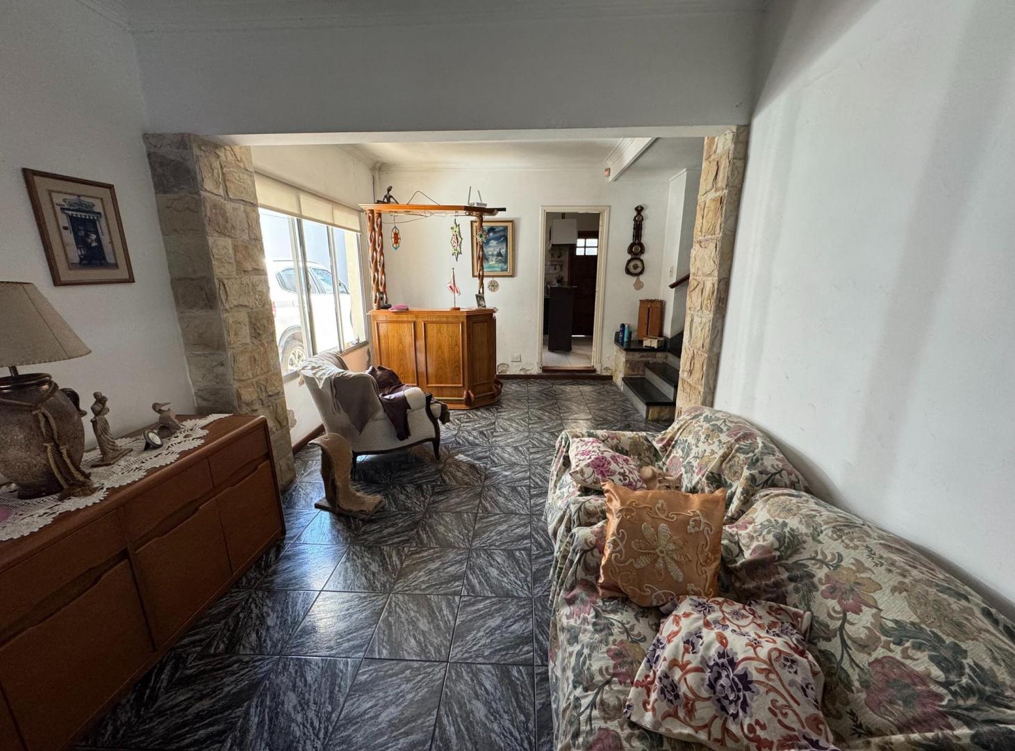 Foto de chalet de 6 ambientes y galpón a la venta, imagen 4