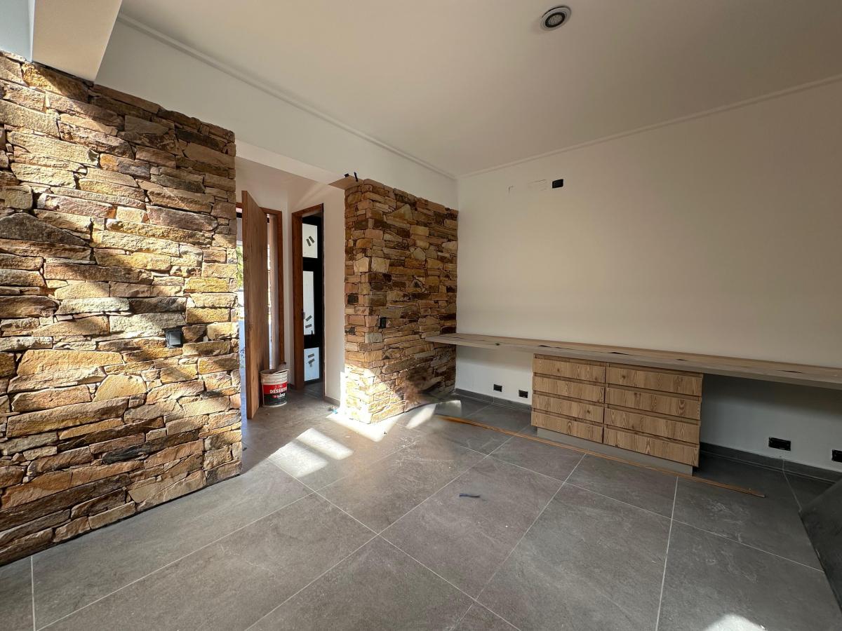 Euskadi Vende Hermosa Casa en El Barrio Las Rocas - El Challao 1