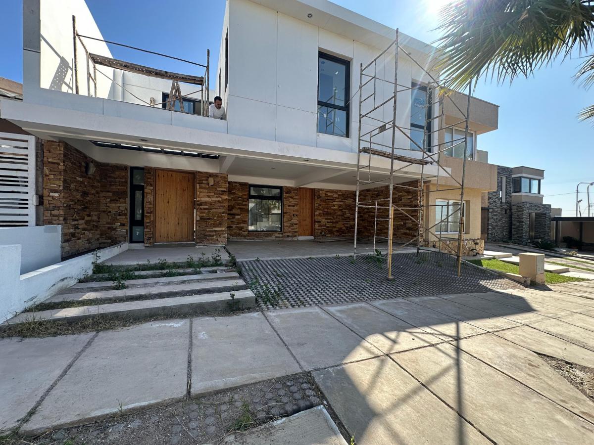 Euskadi Vende Hermosa Casa en El Barrio Las Rocas - El Challao 3