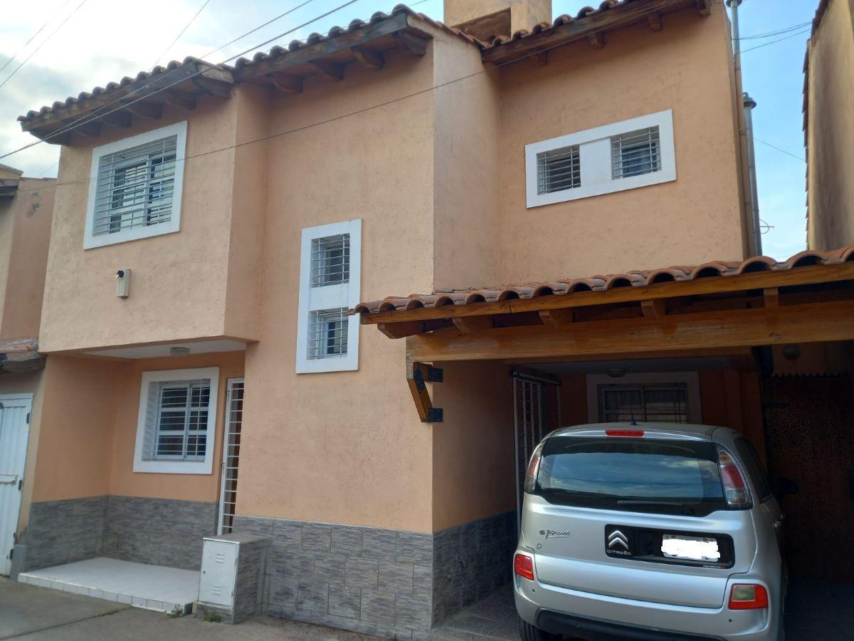 CASA ESTILO DUPLEX IMPECABLE!!