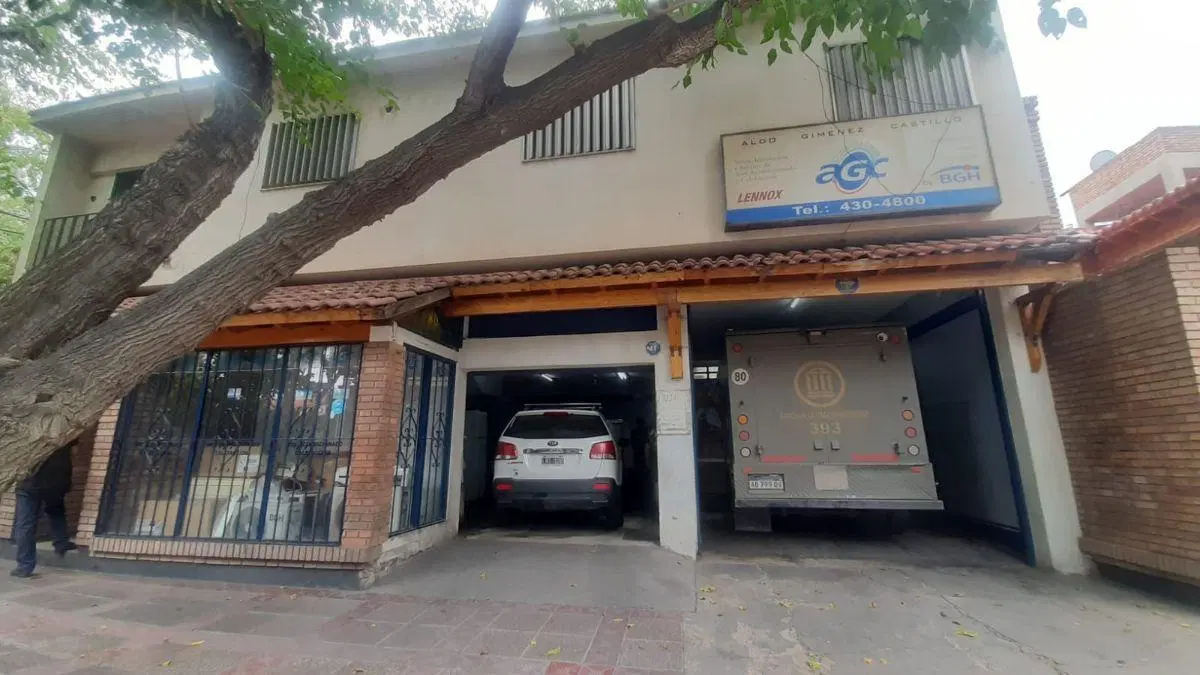 CASA CON LOCAL COMERCIAL EN EL CORAZÓN DE LA SEXTA SECCIÓN MZA 4